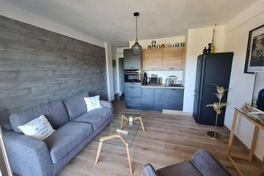 Superbe appartement en résidence avec piscine à 100 mètres de la mer. La Ciotat 0*,