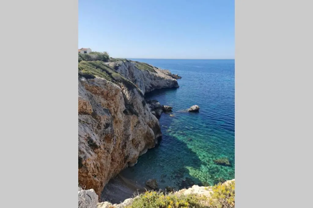 Superbe appartement en résidence avec piscine à 100 mètres de la mer. La Ciotat