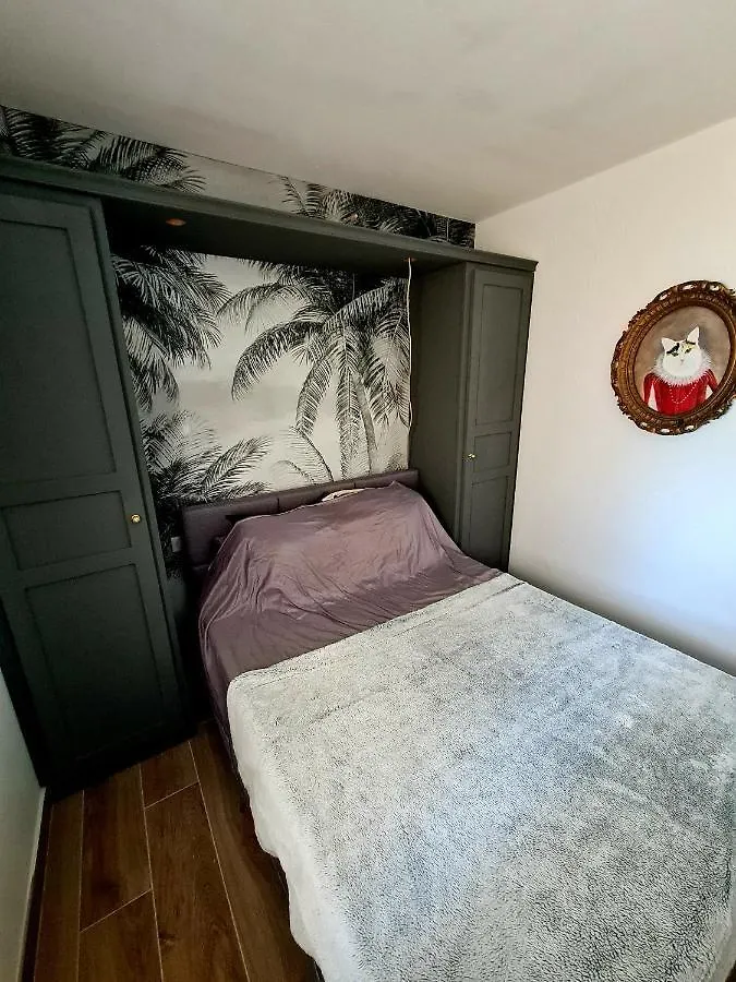 Superbe appartement en résidence avec piscine à 100 mètres de la mer. La Ciotat